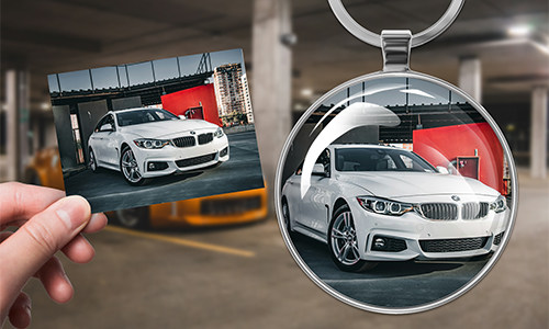 Personalized round keychain featuring your car’s photo