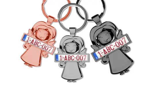 Breloczek anioła z personalizowaną tabliczką rejestracyjną
