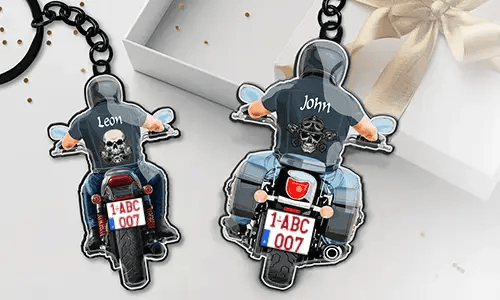 ¡Llave de moto con el nombre de tu papá!