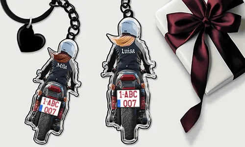 Personalised motorcycle keychain with name and license plate - gift for your daughter
