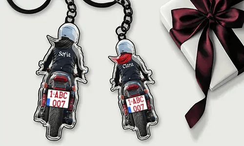 Llavero personalizado de moto con nombre y matrícula – regalo para tu madre