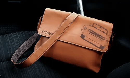 braune ledertasche auf dem Hintersitz ledertaschen Damen