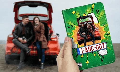 auto hülle Comic 2 auf dem Tisch neben Tastatur autopapiere mappe