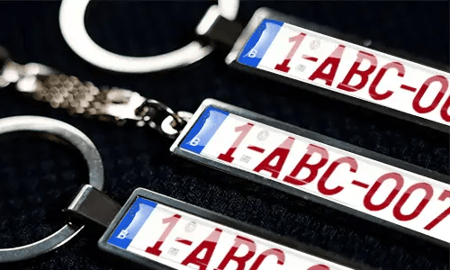 Metalen sleutelhangers met gepersonaliseerde kentekenplatenummers