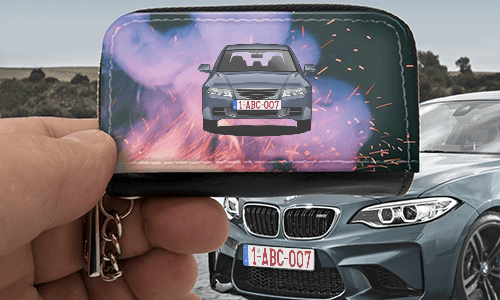 autoschlüssel cover mit Feuer Hintergrund in der Hand autoschlüssel cover