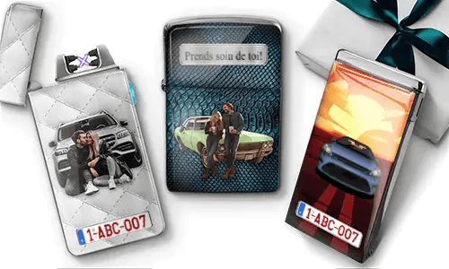 Personalisierte Zigarettenetuis mit individuellen Bildern und Kennzeichen. Sie zeigen Paare mit Autos, eine Geschenkbox und ein Schild mit der Aufschrift „Zusammen Glücklich“.