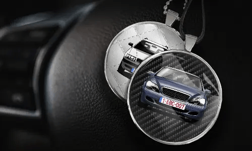 Innenspiegelanhänger in zwei Varianten mit Carbon- und Weißleder Hintergrund autodeko innenspiegel