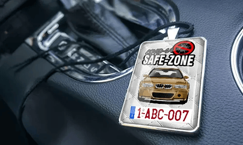 Auto-Safezone-Anhänger mit Weiß Leder Hintergrund im Wagen Auto-Safezone-Anhänger