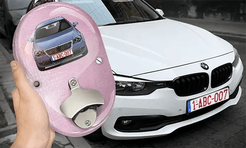 flaschenöffner wand Oval mit dem Auto auf dem Hintergrund wand bieröffner